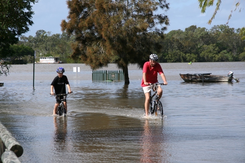 I know this bike path is here somewhere...