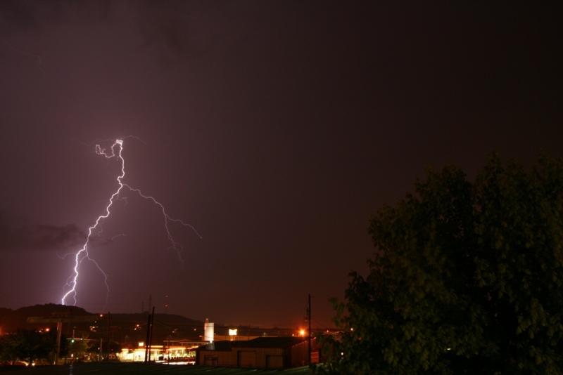 The supercell eventually gusted out and we dropped south to Kerrville, Tx where we witnessed a nice lightning show.