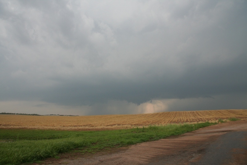 We intercepted the cell near Fellsburg, KS.  It had some nice structure.