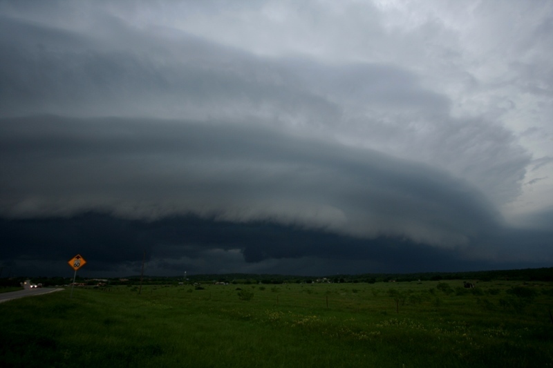 Looking N along the bow in the line near Graham, Tx.