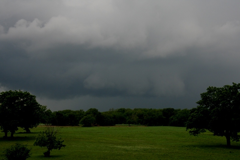 Closer version of the lowering.  This cell was producing a few CG's.  N of St Jo, Tx.