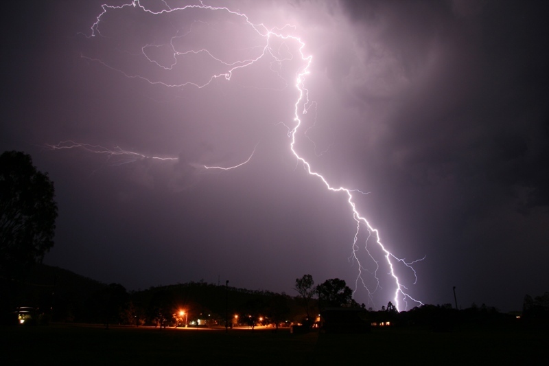 Looking SW from Kilkivan - taken at 17mm.  Starting to get fairly close!