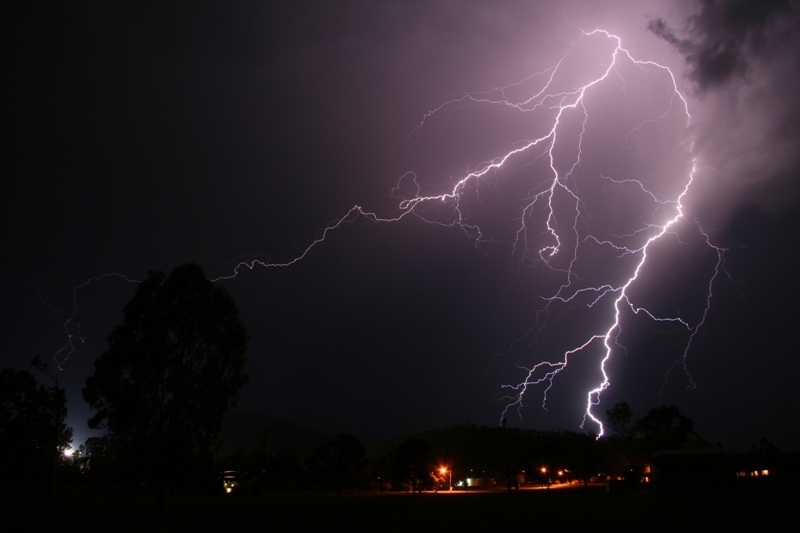 CG hitting just behind Kilkivan.  Note the branch off to the left and the green glow (bottom left).