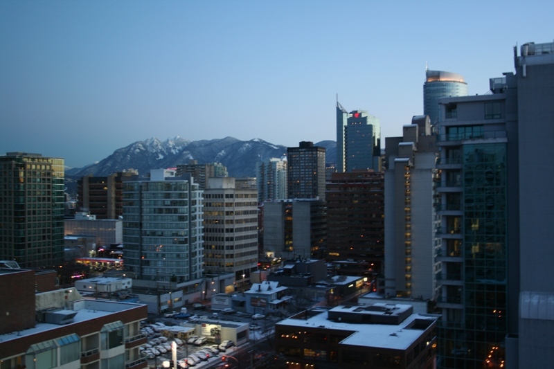 Snow at dawn over Vancouver - 10 Jan 07