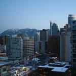 Snow at dawn over Vancouver - 10 Jan 07